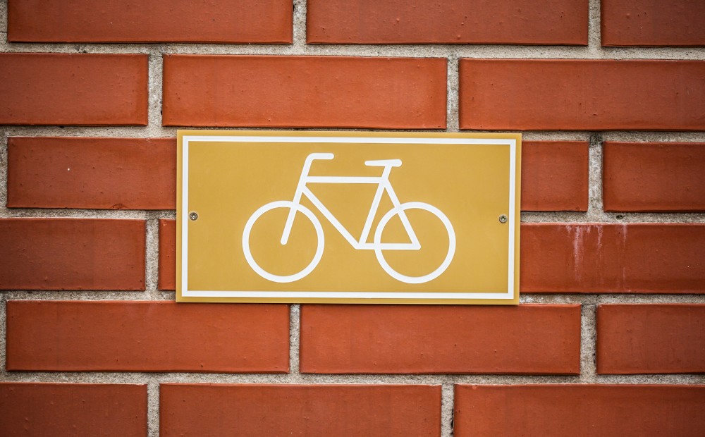 Bicycle lane sign indicating bike route